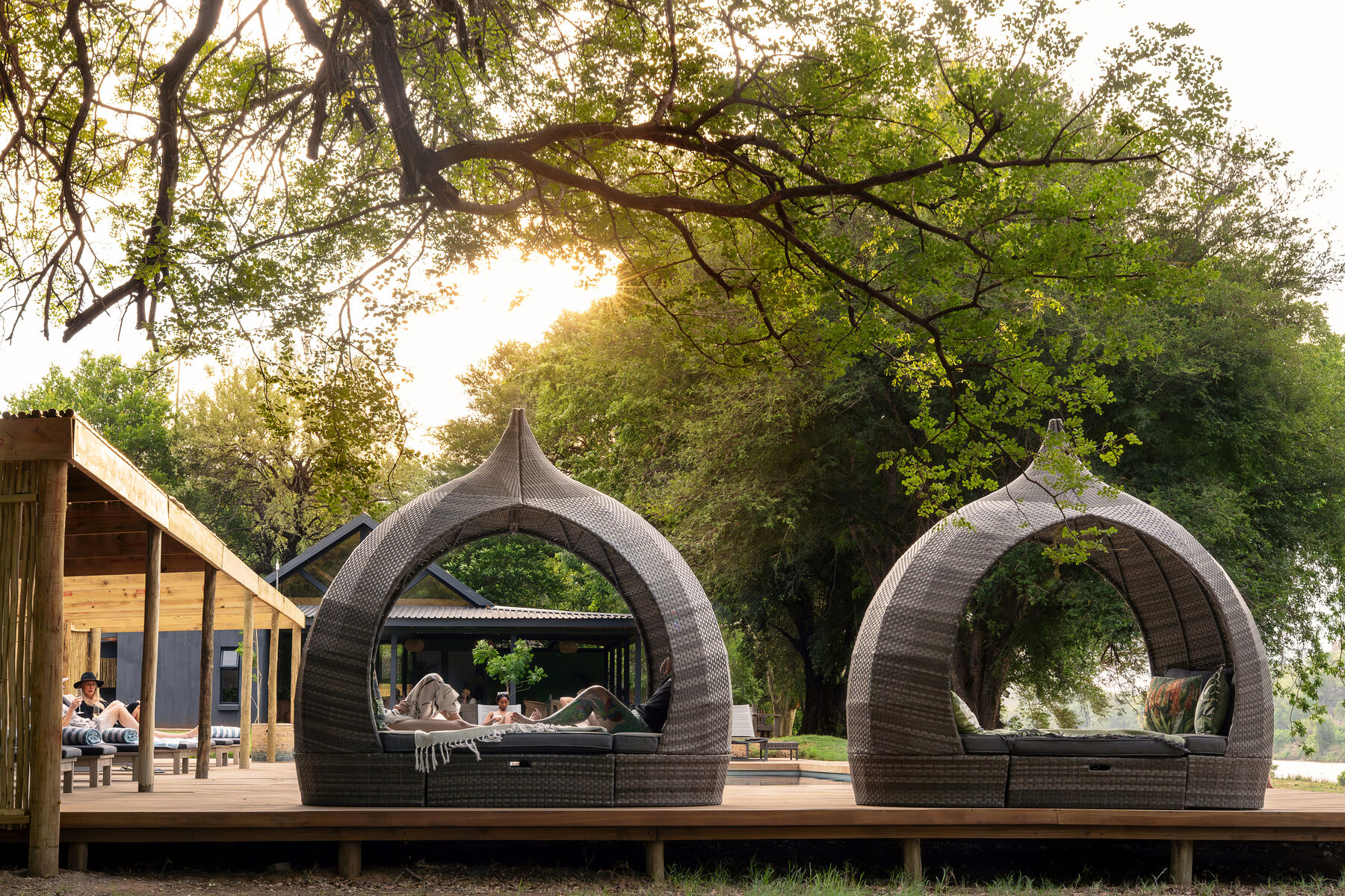 Relaxation chairs and daybeds