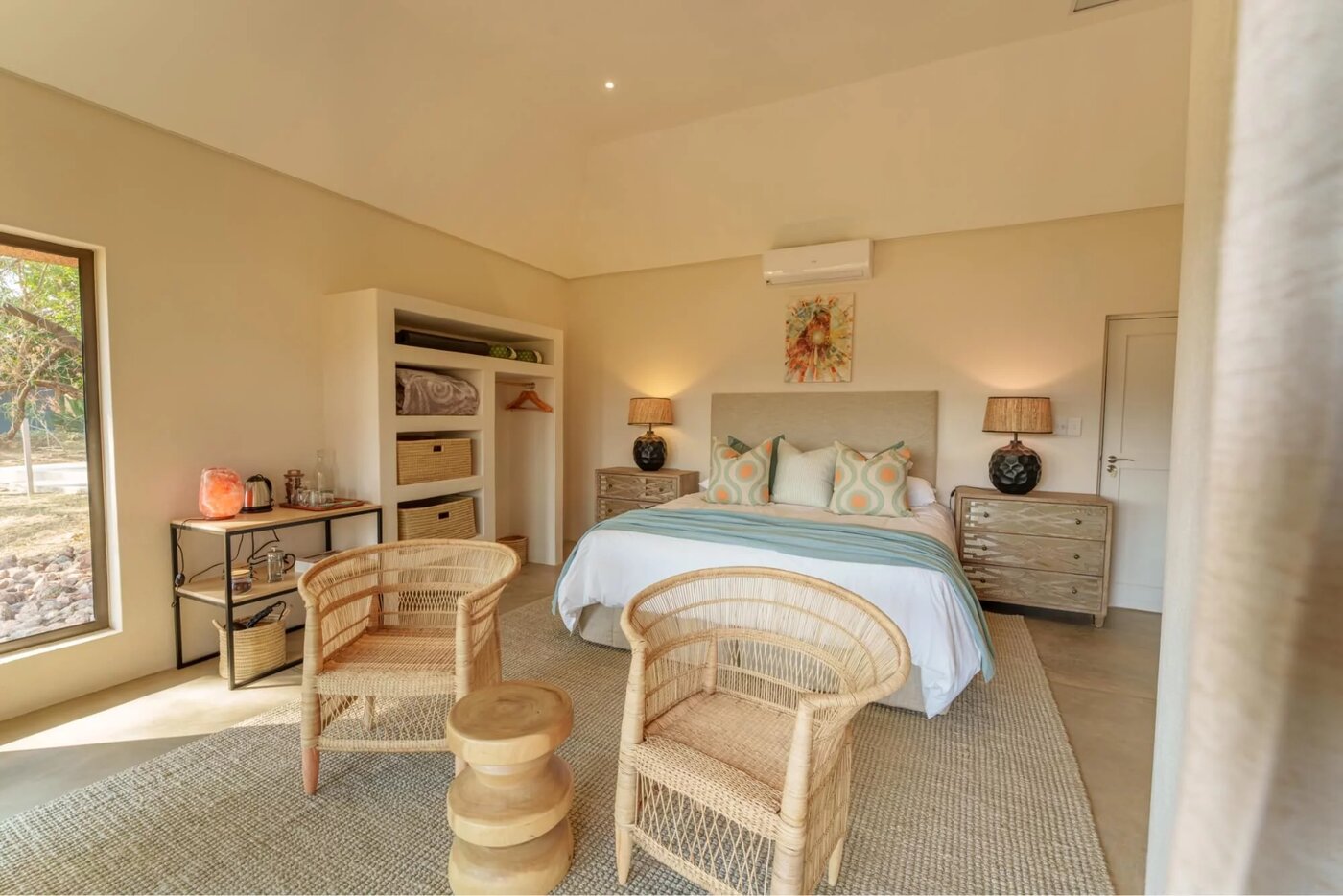 Sashwa bedroom with double bed and wicker chairs